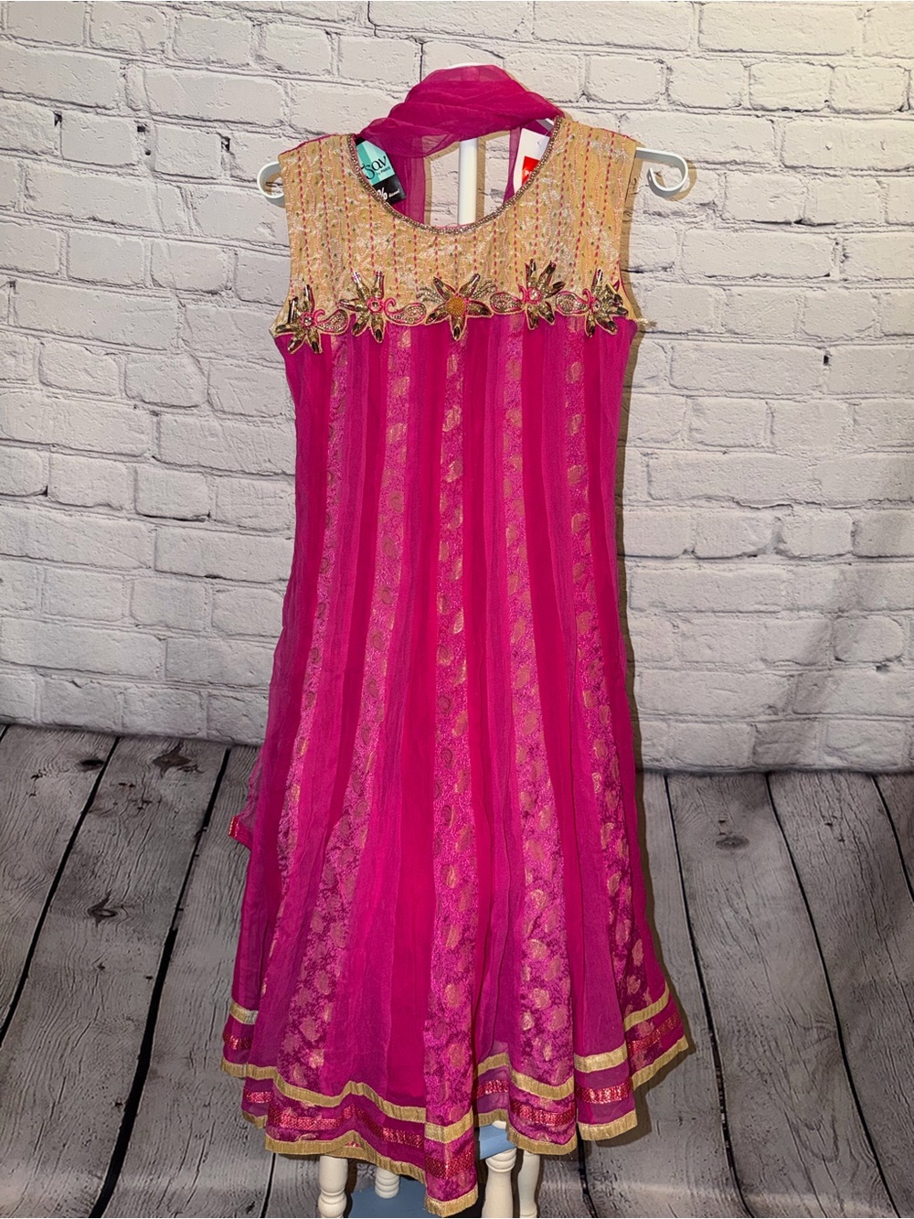 💖 NWT Paris Fuchsia Gold Embellished Anarkali Dress With Dupatta